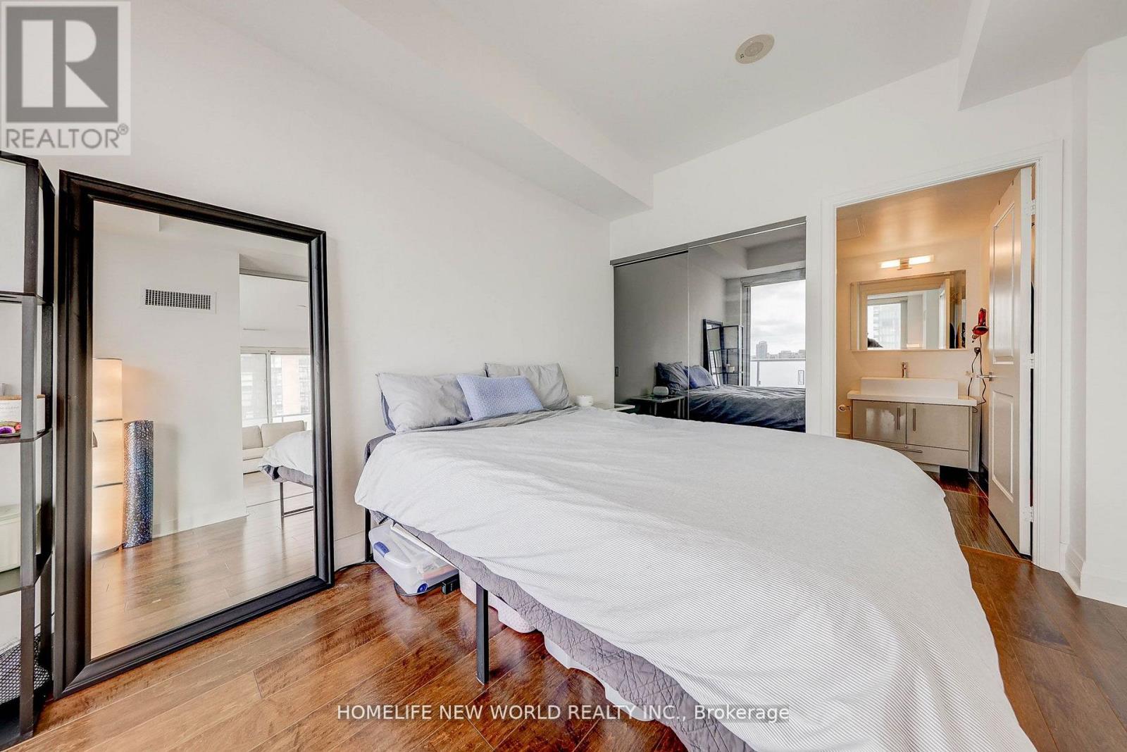 2410 - 1080 Bay Street, Toronto, Ontario  M5S 0A5 - Photo 25 - C12203095