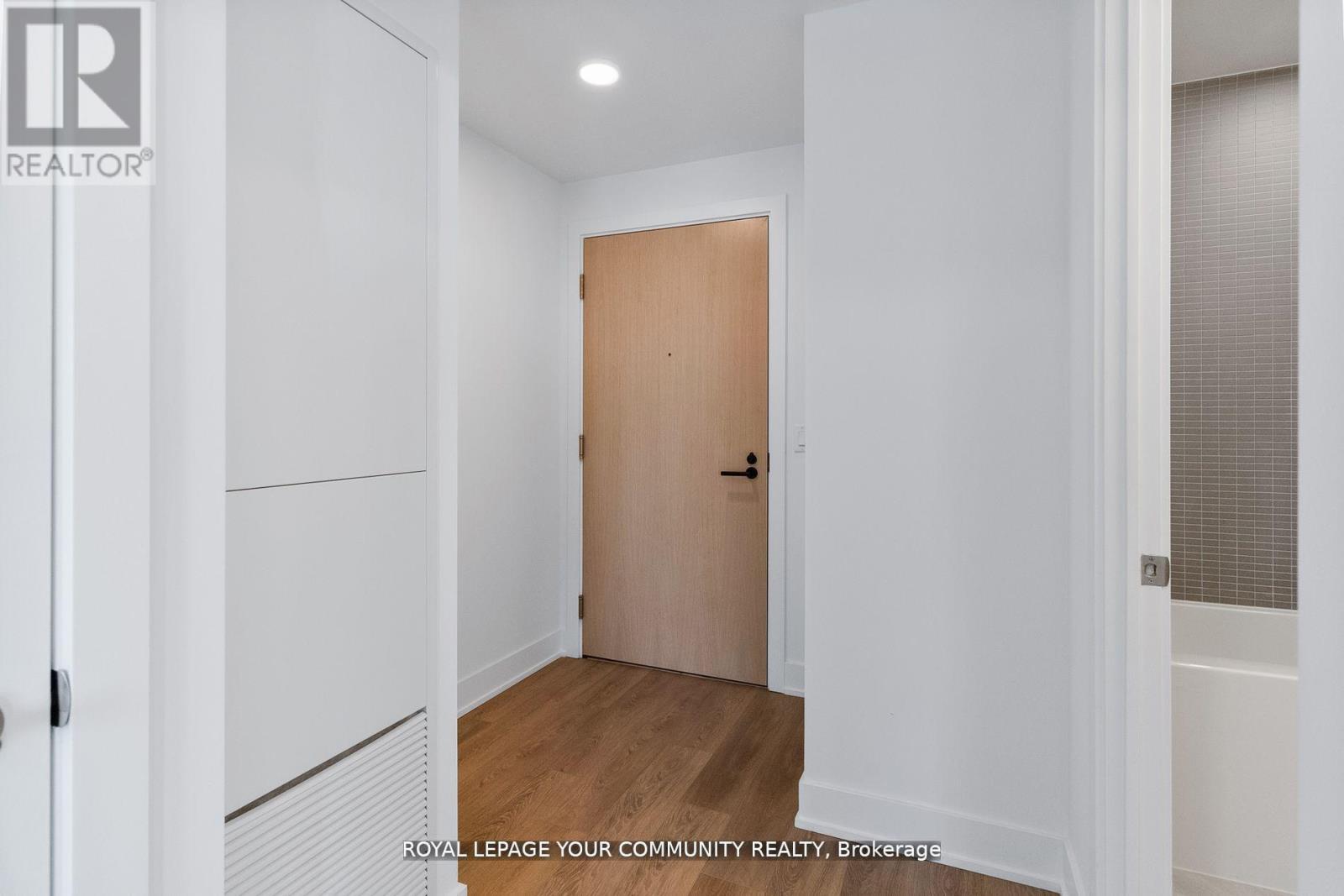 1707 - 200 Redpath Avenue, Toronto, Ontario  M4P 0E6 - Photo 2 - C12203206