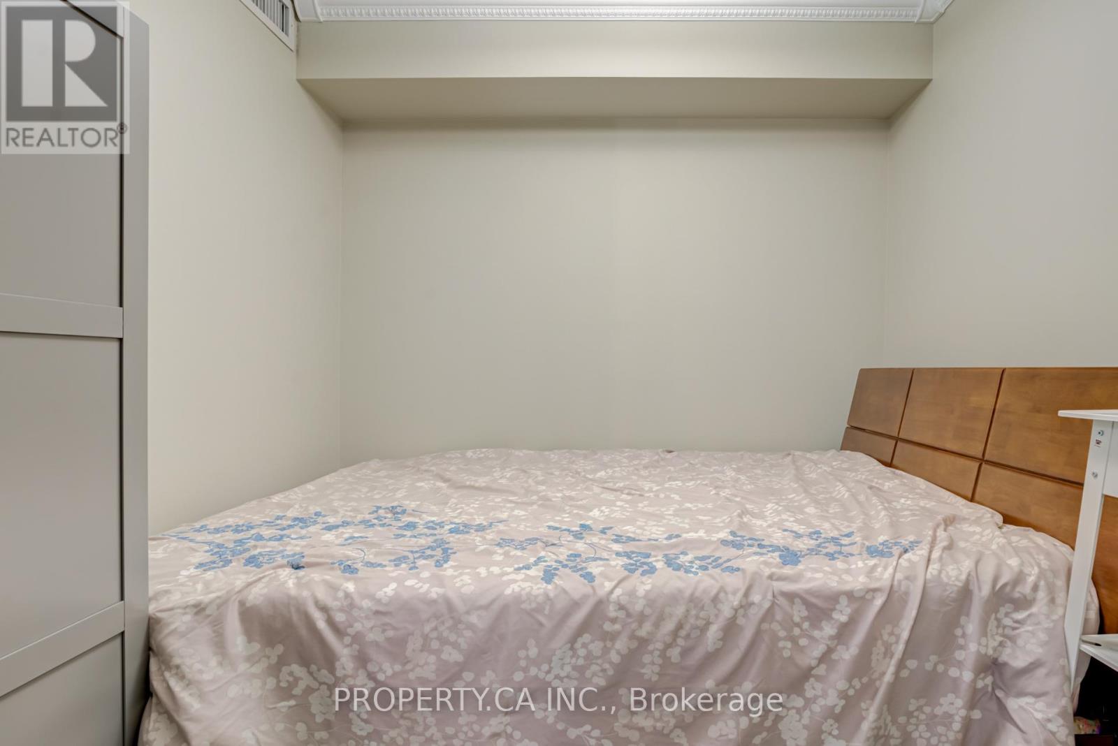 206 - 1 Balmoral Avenue, Toronto, Ontario  M4V 3B9 - Photo 13 - C12203213
