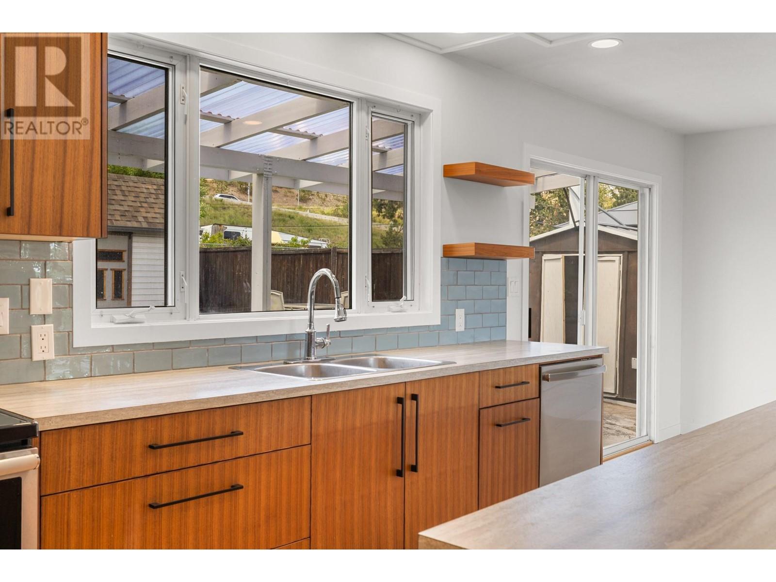 Property at 2865 Lower Glenrosa Road image 2