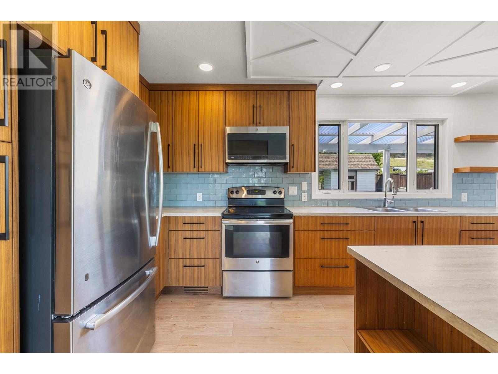 Property at 2865 Lower Glenrosa Road image 3