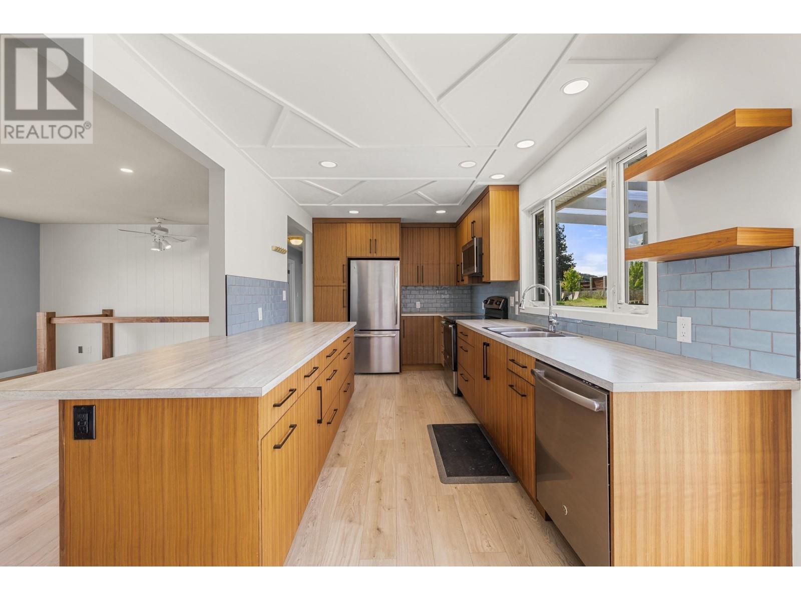 Property at 2865 Lower Glenrosa Road image 5