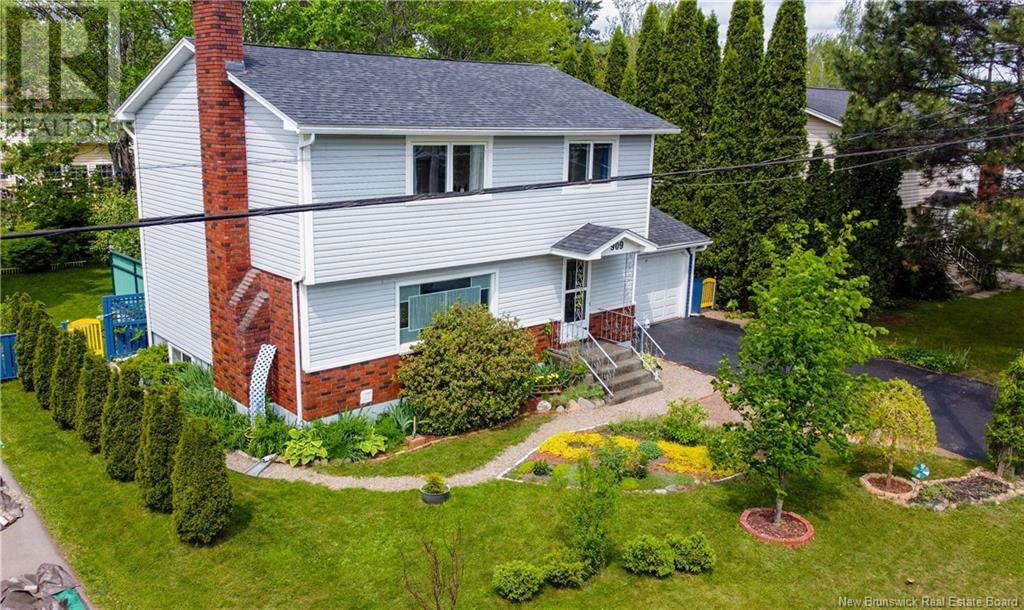 Property at 909 Montgomery Avenue image 2