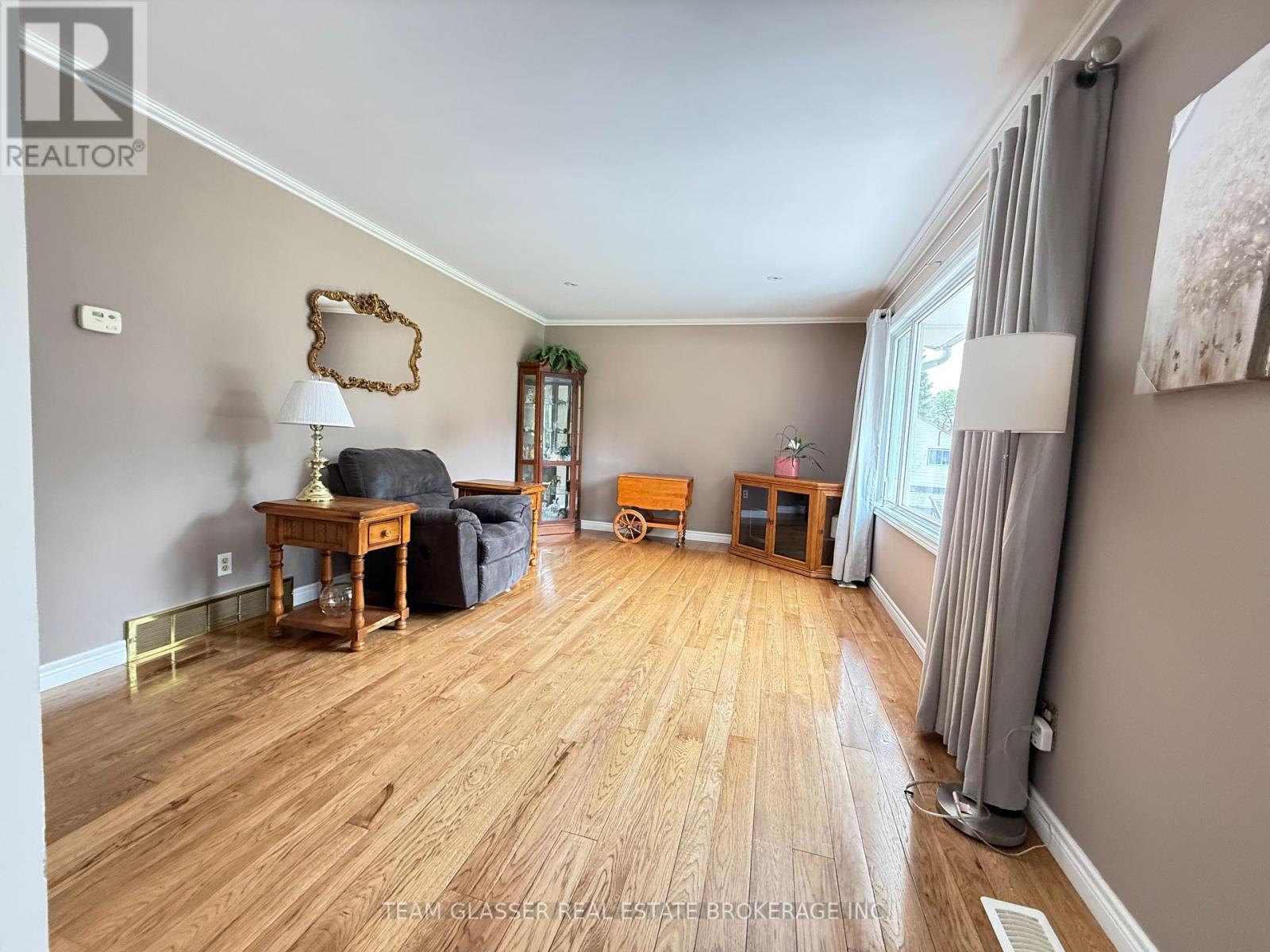 Property at 47B YORK STREET W image 4