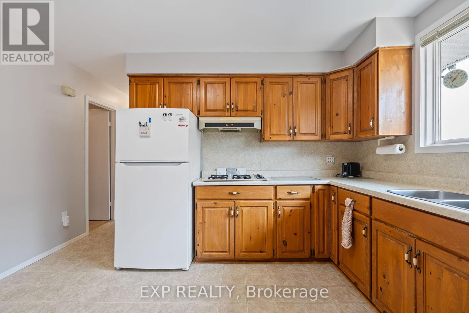 42 Empire Street, London East, Ontario N5Y 1G7 - Photo 8 - X12203305