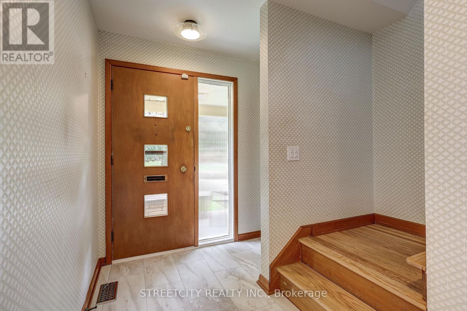 76 Bloomfield Drive, London North, Ontario  N6G 1P3 - Photo 17 - X12203339