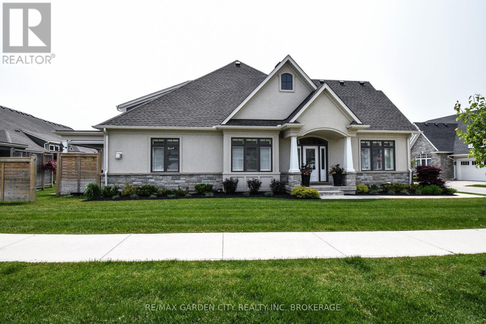 2 Sassafras Row, Fort Erie, Ontario  L0S 1N0 - Photo 2 - X12202275