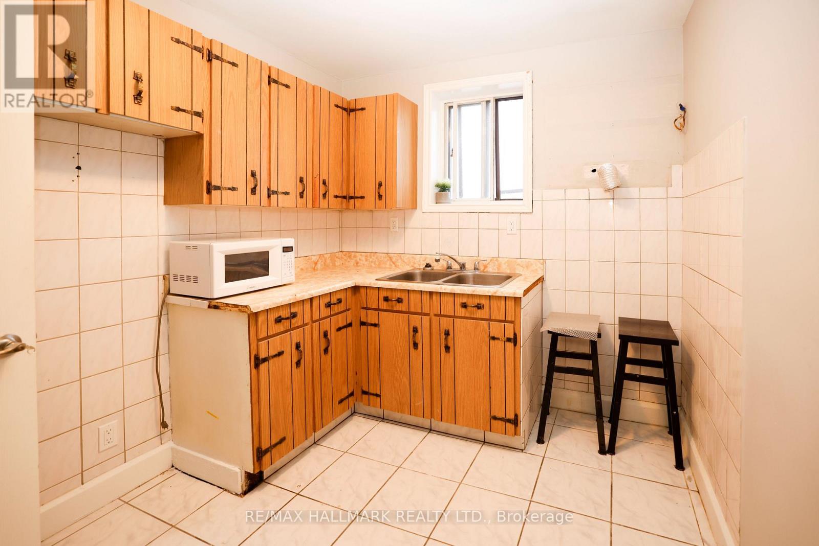 1 - 37 Holland Street, Bradford West Gwillimbury, Ontario  L3Z 2B9 - Photo 3 - N12203142