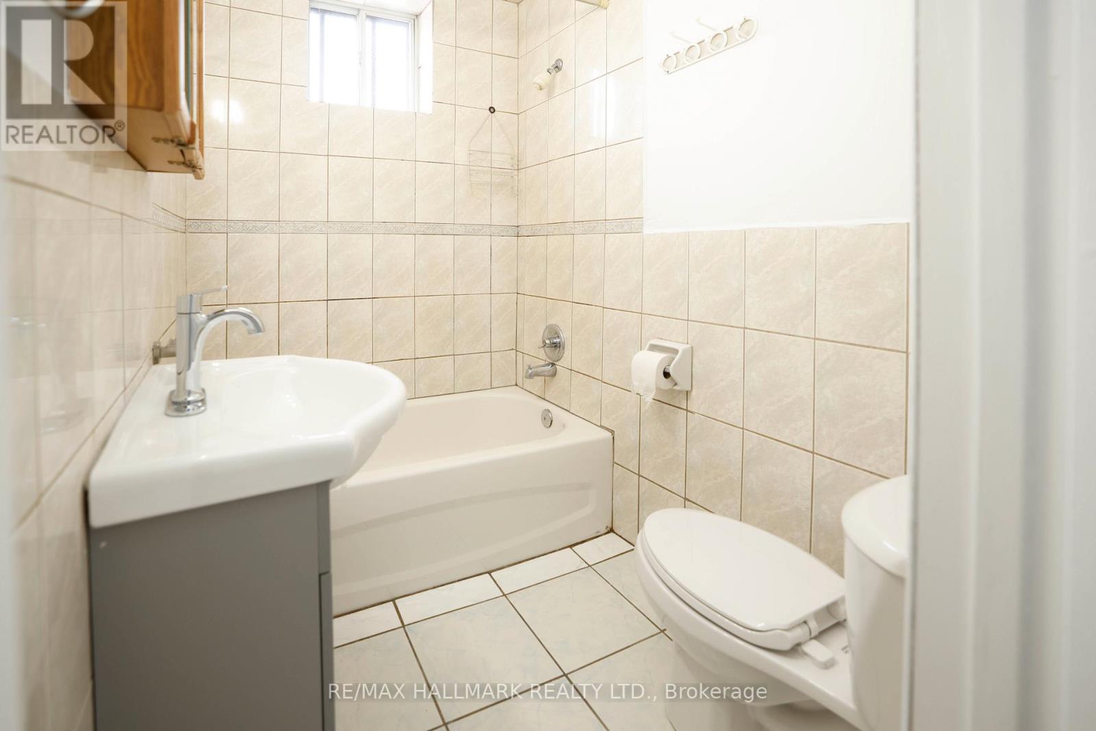 2 - 37 Holland Street W, Bradford West Gwillimbury, Ontario  L3Z 2B9 - Photo 8 - N12203156