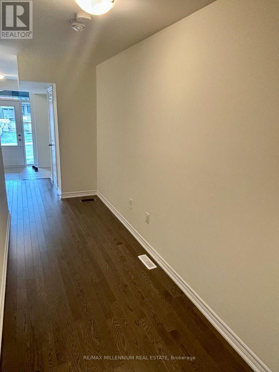 39 Griffith Street, Aurora, Ontario  L4G 7B6 - Photo 4 - N12203214