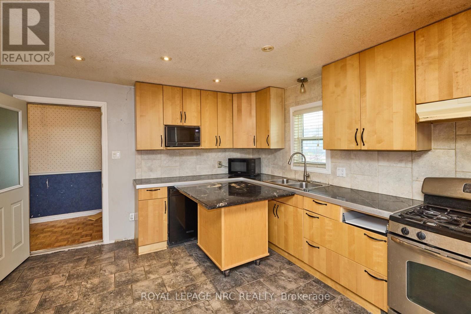 27 Chester Road, Hamilton, Ontario  L8E 1X8 - Photo 7 - X12203292