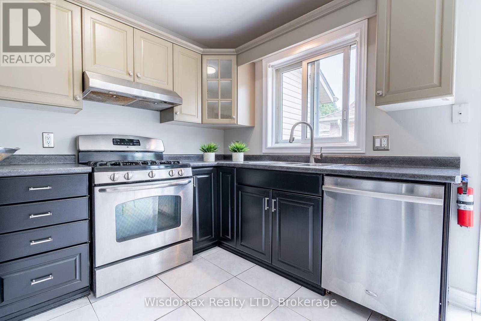 8127 Orchard Grove Parkway, Niagara Falls (Ascot), Ontario  L2H 3E8 - Photo 9 - X12201986