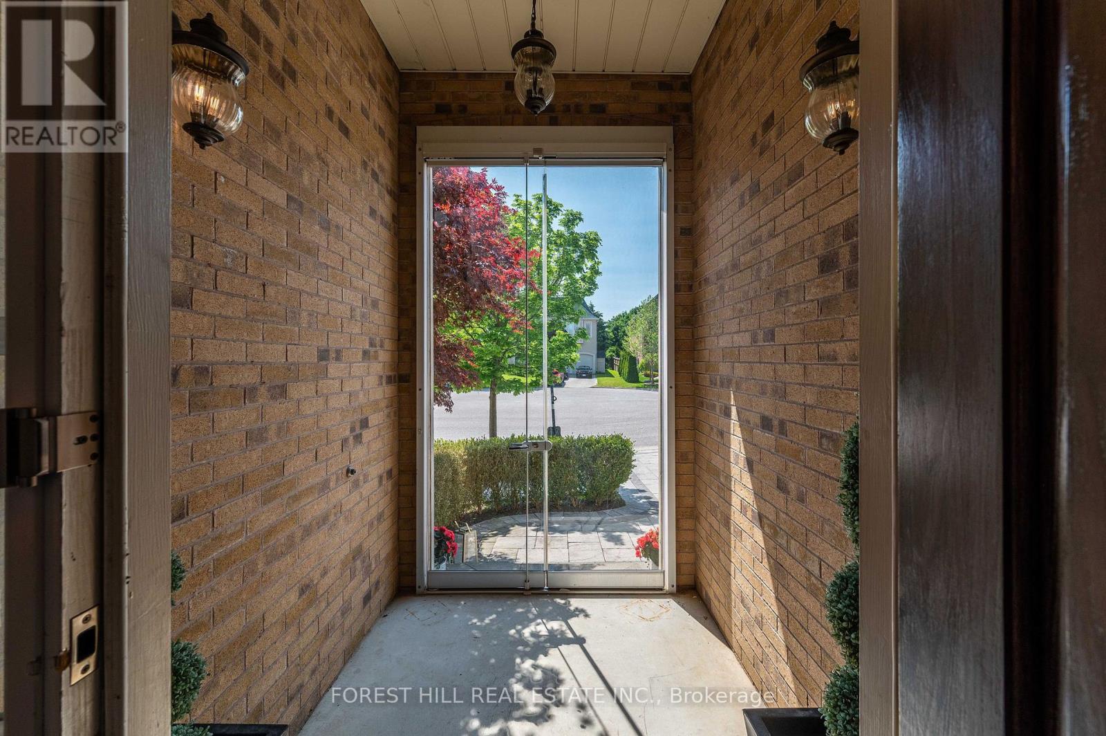 27 Ormsby Court, Richmond Hill (Bayview Hill), Ontario  L4B 4P8 - Photo 5 - N12193357