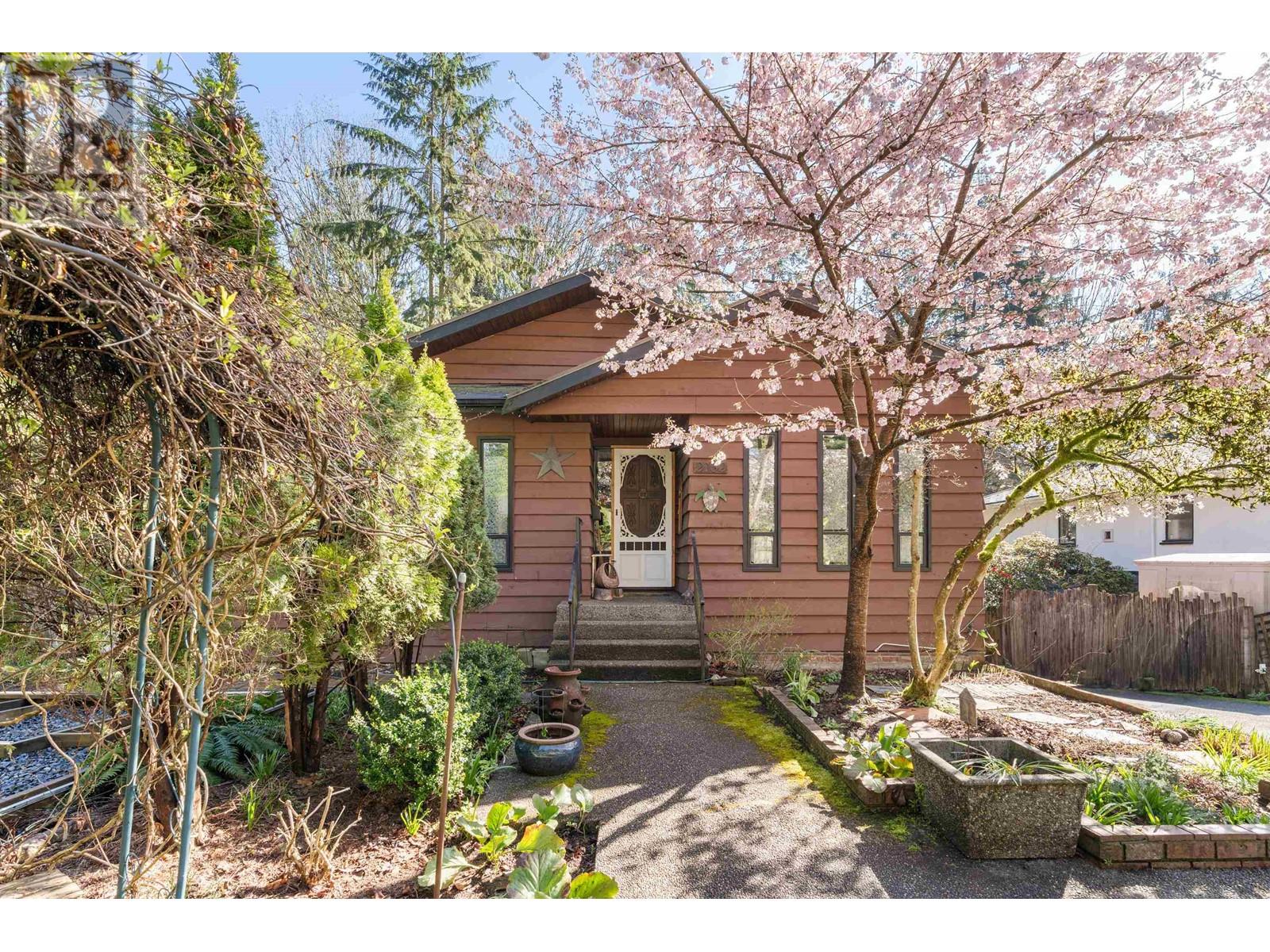 2152 MACKAY AVENUE, north vancouver, British Columbia