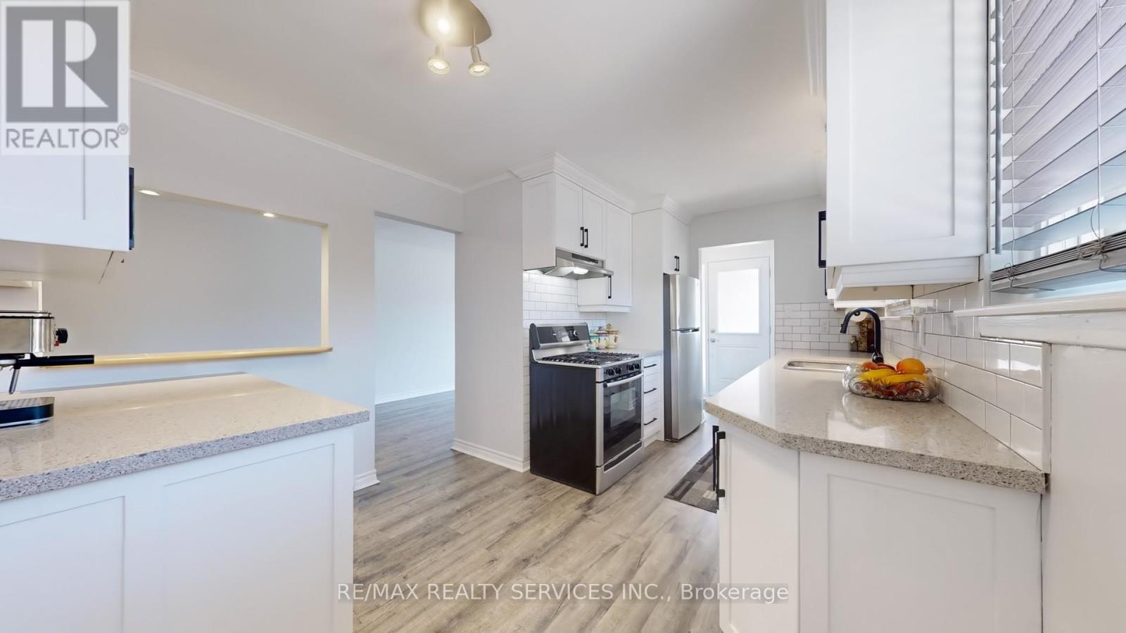55 Greenwood Crescent, Brampton, Ontario  L6S 1T2 - Photo 13 - W12203083