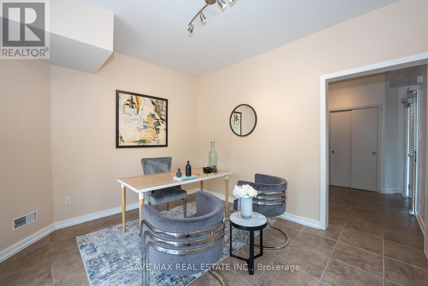 623 Maude Common, Burlington, Ontario  L7L 0C7 - Photo 13 - W12203089
