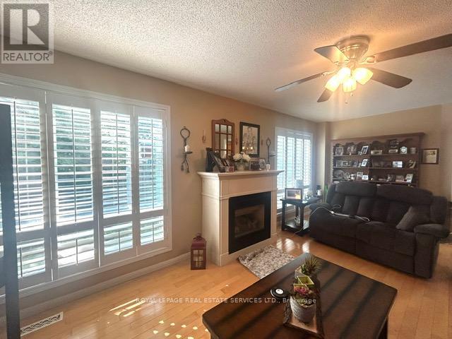 5579 Thorn Lane, Burlington, Ontario  L7L 6V8 - Photo 10 - W12203118
