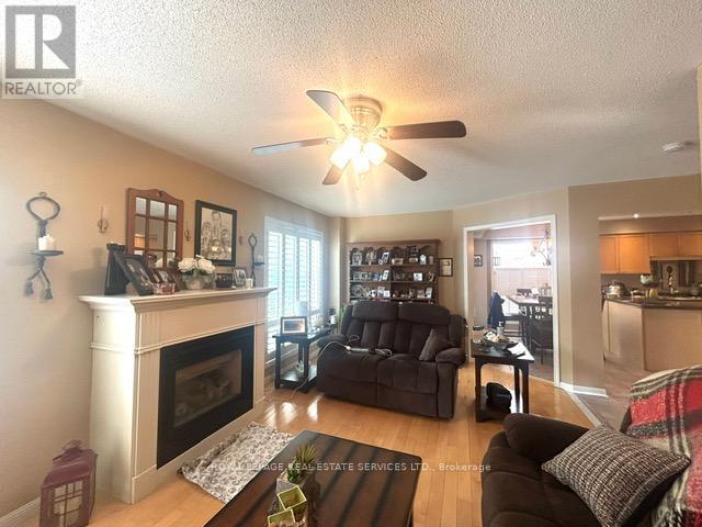 5579 Thorn Lane, Burlington, Ontario  L7L 6V8 - Photo 11 - W12203118