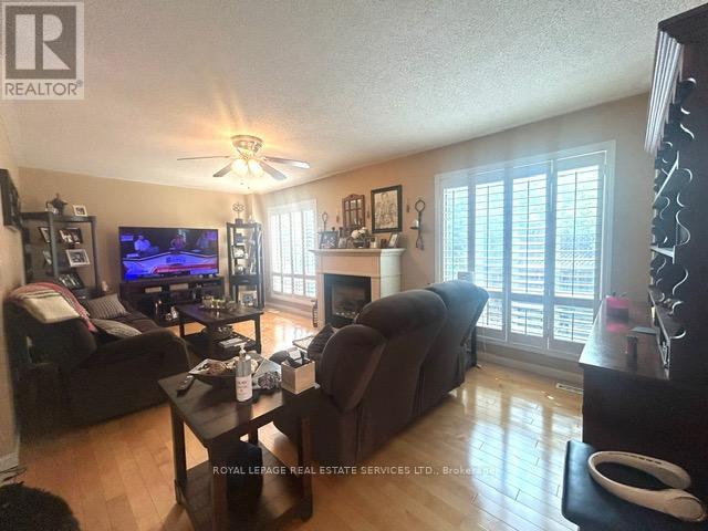 5579 Thorn Lane, Burlington, Ontario  L7L 6V8 - Photo 12 - W12203118