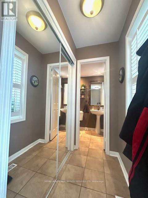 5579 Thorn Lane, Burlington, Ontario  L7L 6V8 - Photo 14 - W12203118