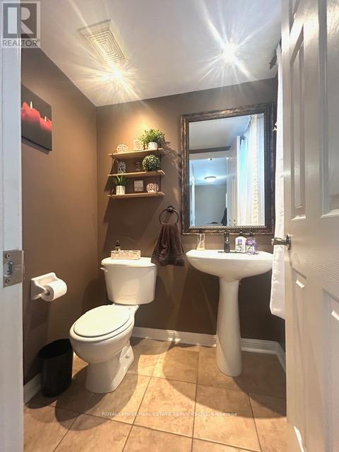 5579 Thorn Lane, Burlington, Ontario  L7L 6V8 - Photo 15 - W12203118