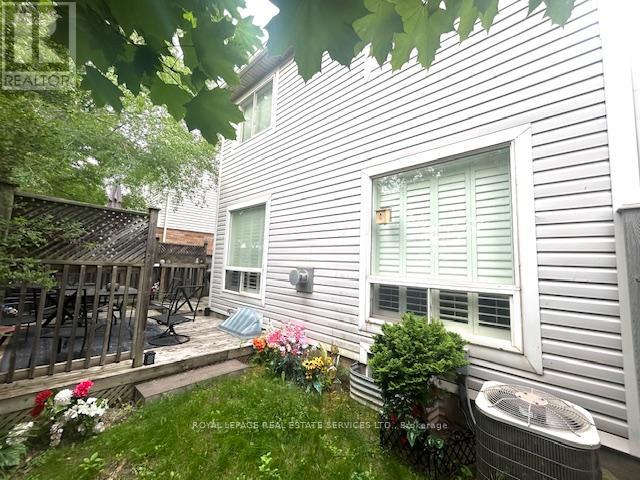5579 Thorn Lane, Burlington, Ontario  L7L 6V8 - Photo 37 - W12203118