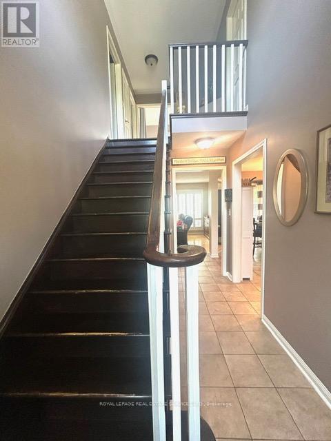 5579 Thorn Lane, Burlington, Ontario  L7L 6V8 - Photo 4 - W12203118