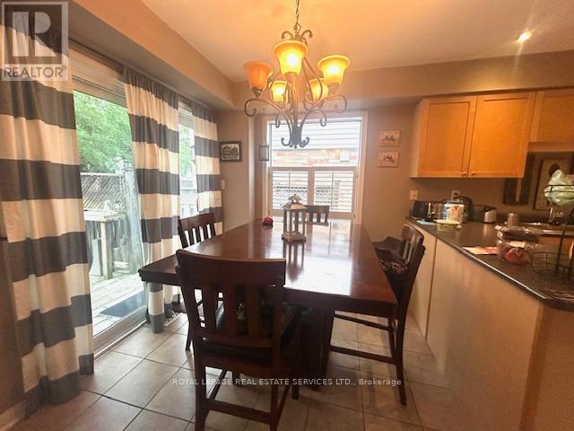 5579 Thorn Lane, Burlington, Ontario  L7L 6V8 - Photo 7 - W12203118