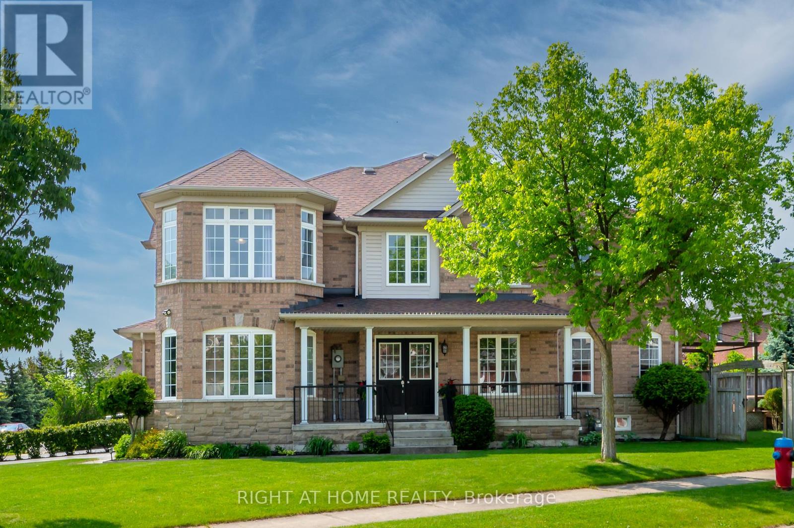 2061 REDSTONE CRESCENT, Oakville, Ontario