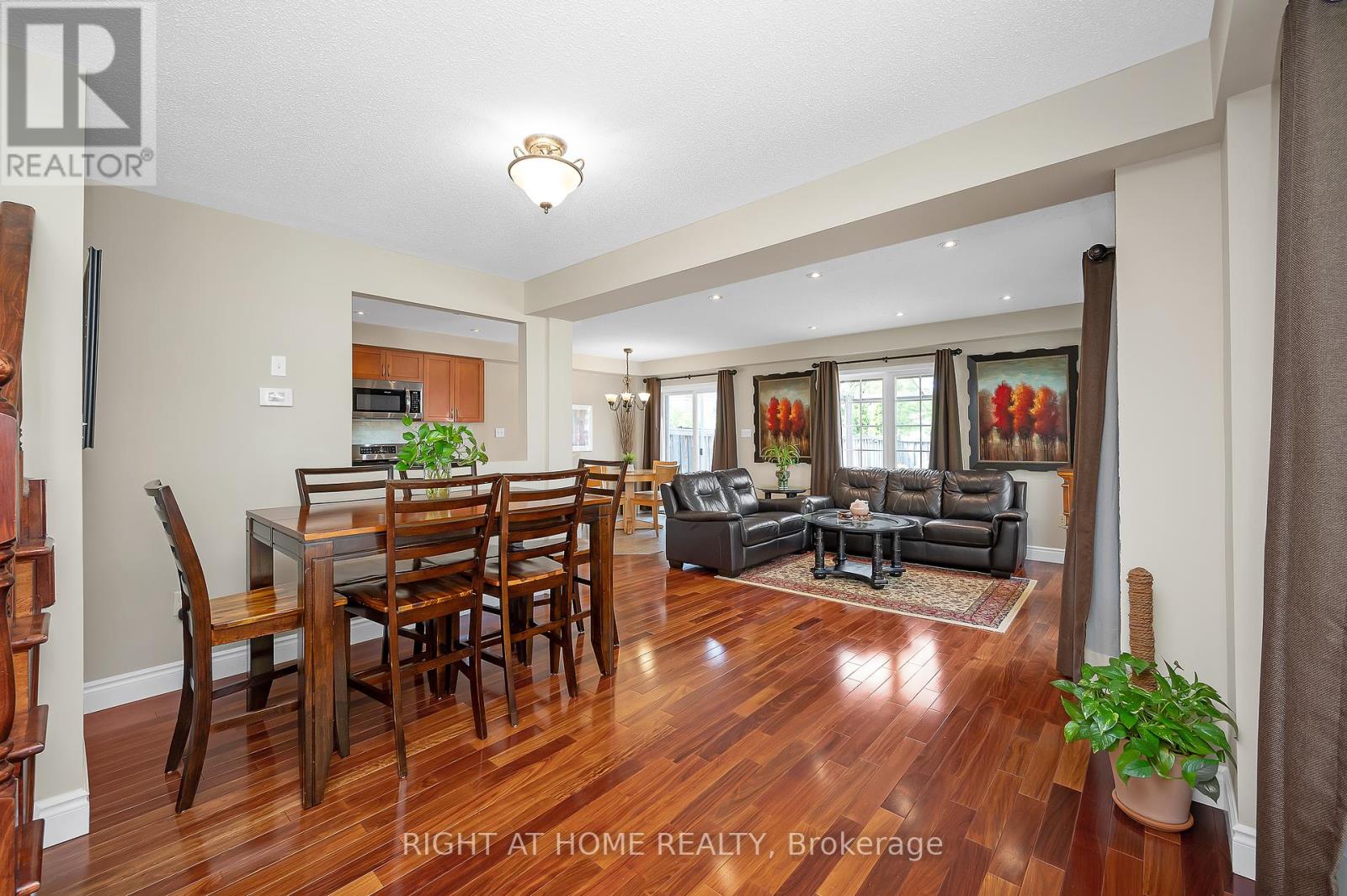2061 Redstone Crescent, Oakville, Ontario  L6M 5B1 - Photo 12 - W12203120