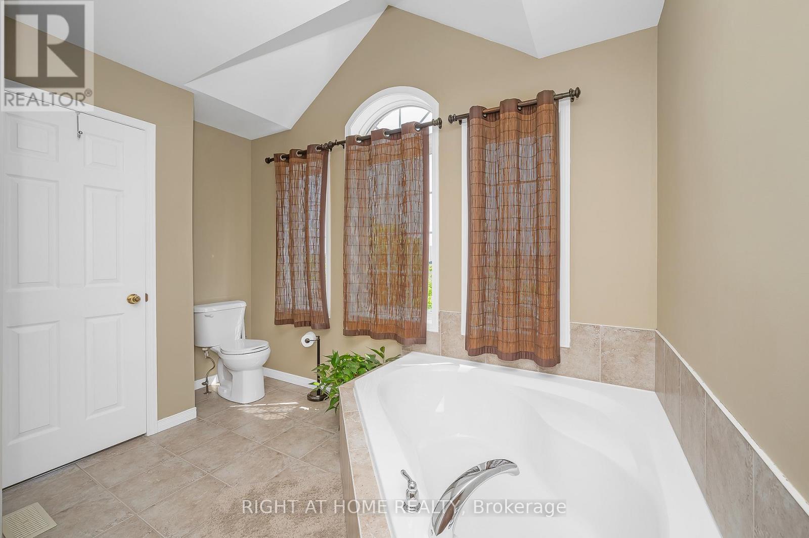 2061 Redstone Crescent, Oakville, Ontario  L6M 5B1 - Photo 28 - W12203120