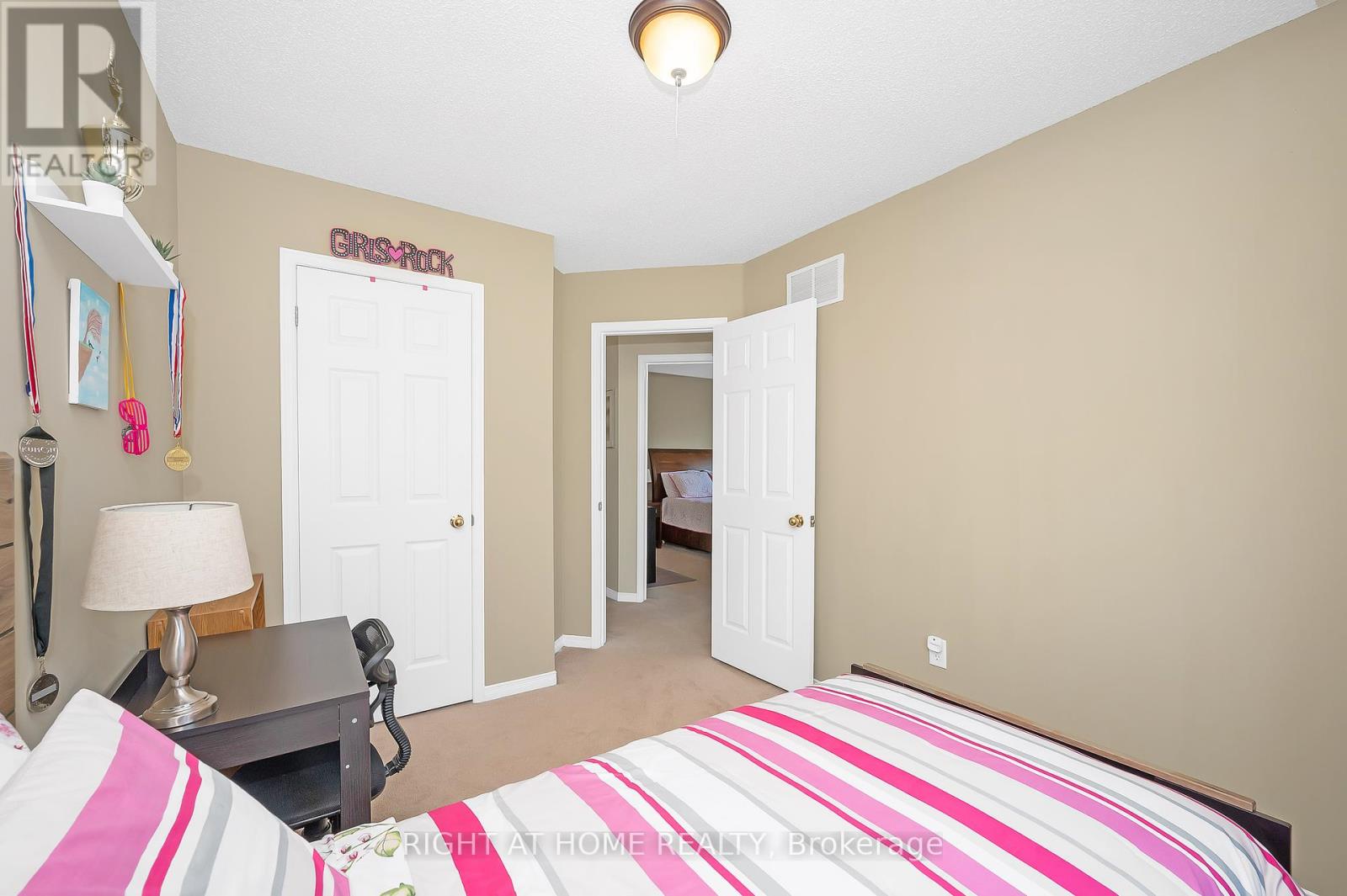 2061 Redstone Crescent, Oakville, Ontario  L6M 5B1 - Photo 36 - W12203120