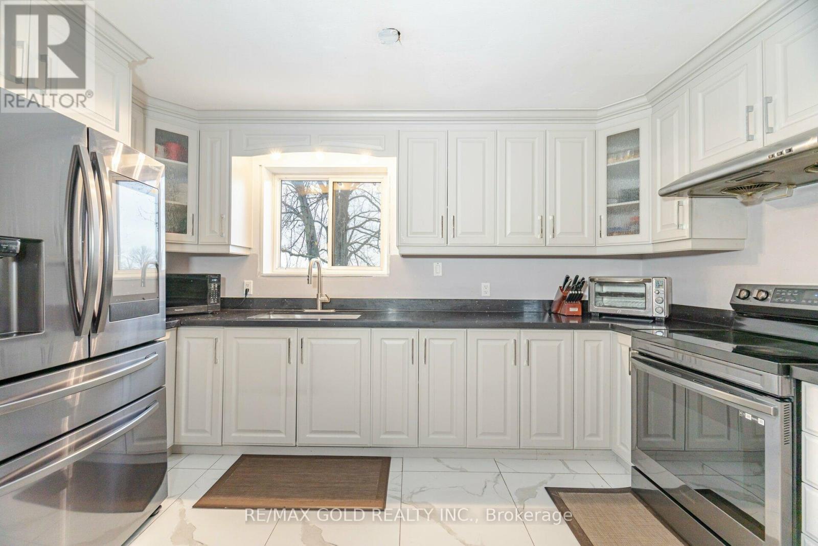 13080 Centreville Creek Road, Caledon, Ontario  L7C 3A7 - Photo 9 - W12203131