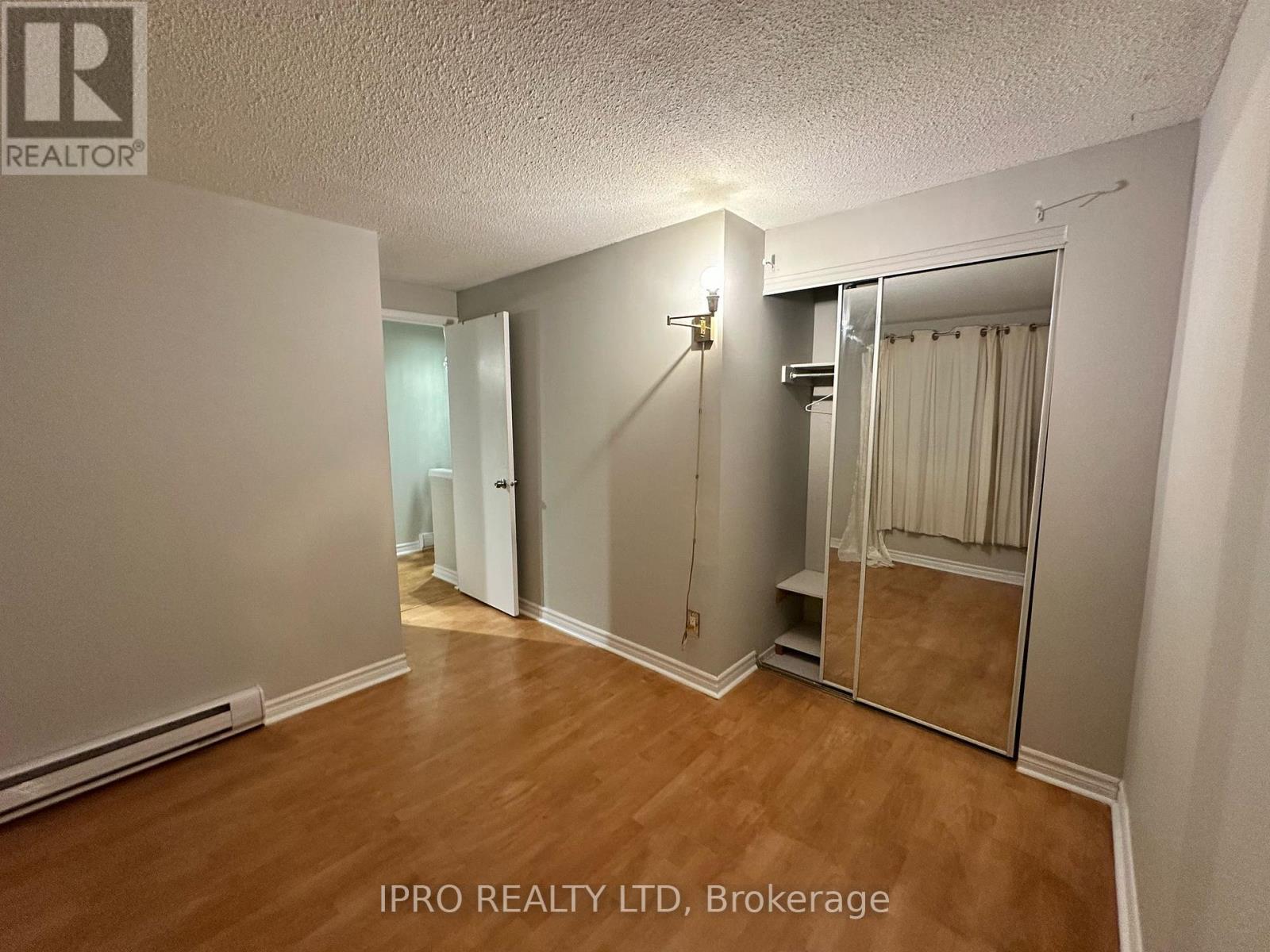 32 Hindquarter Court, Brampton, Ontario  L6S 2C3 - Photo 10 - W12203157