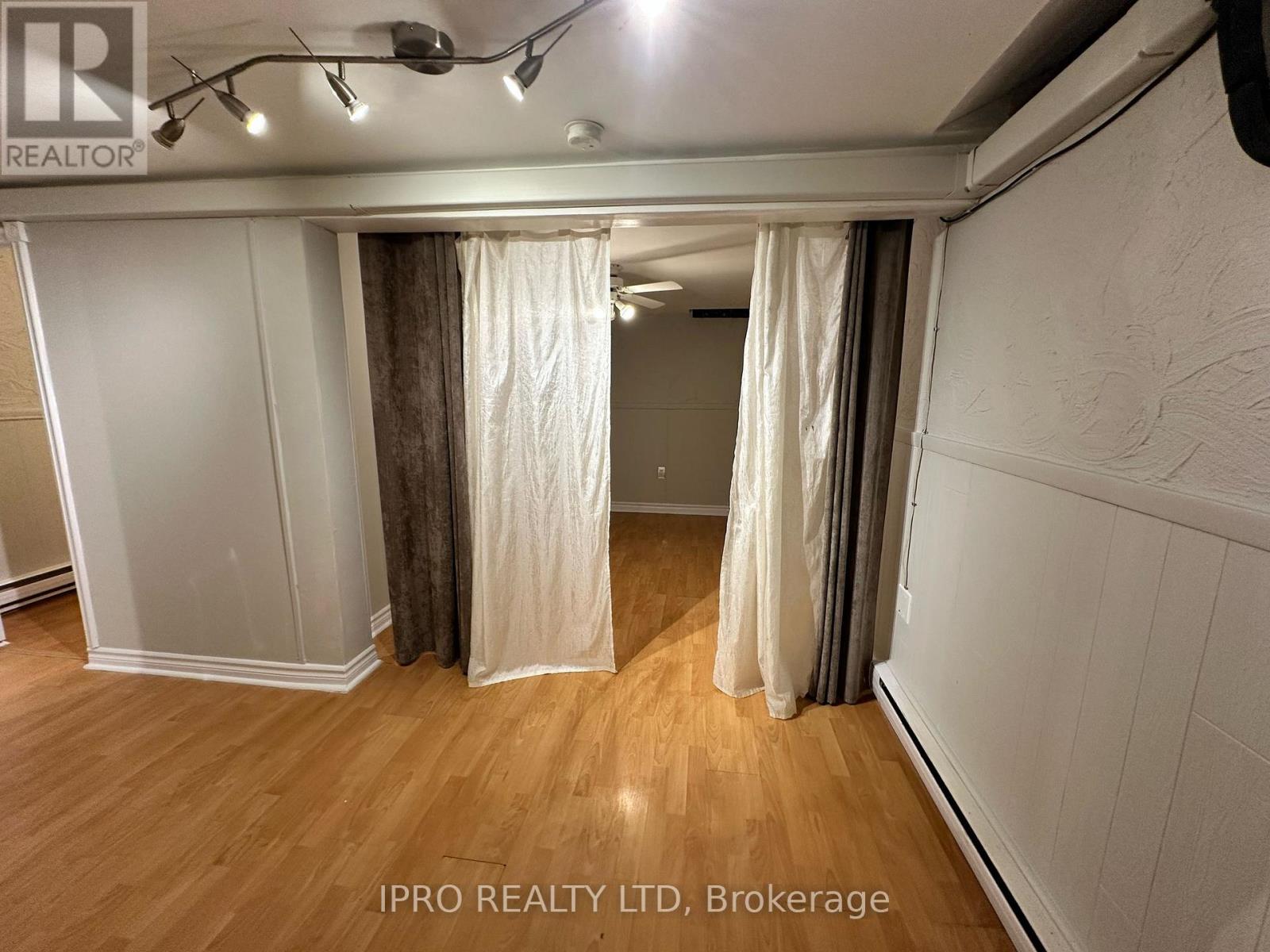 32 Hindquarter Court, Brampton, Ontario  L6S 2C3 - Photo 14 - W12203157