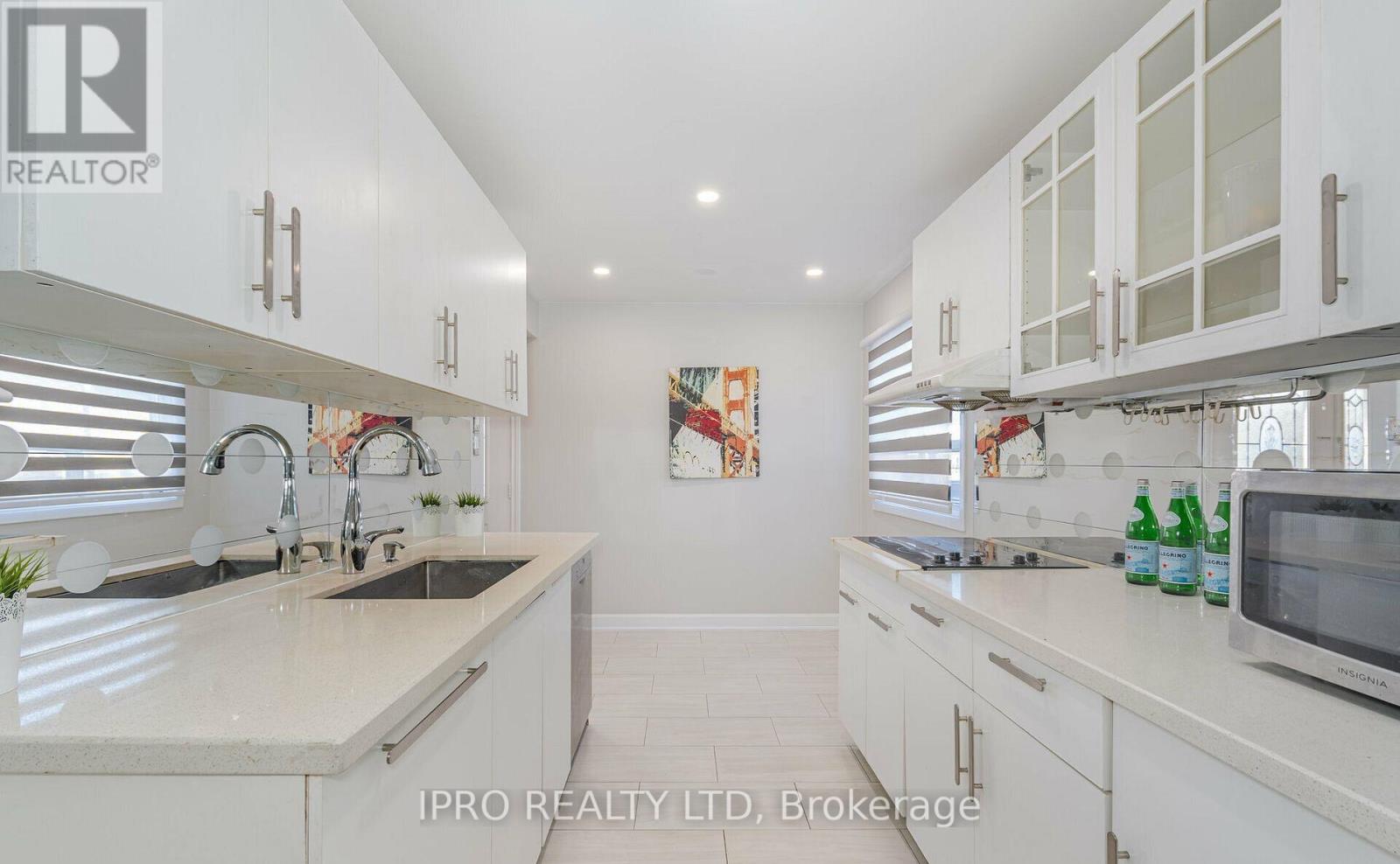 32 Hindquarter Court, Brampton, Ontario  L6S 2C3 - Photo 4 - W12203157