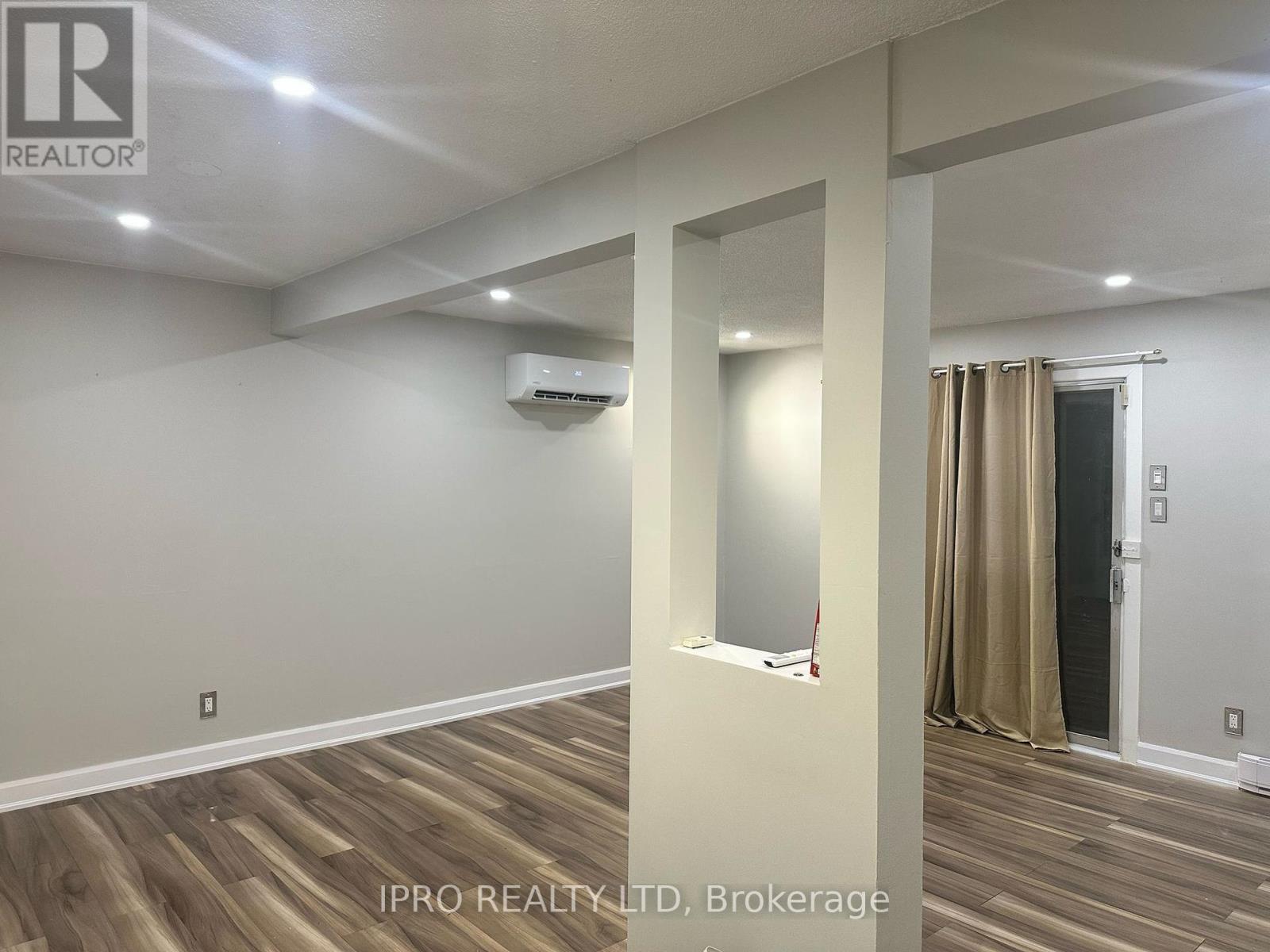 32 Hindquarter Court, Brampton, Ontario  L6S 2C3 - Photo 6 - W12203157