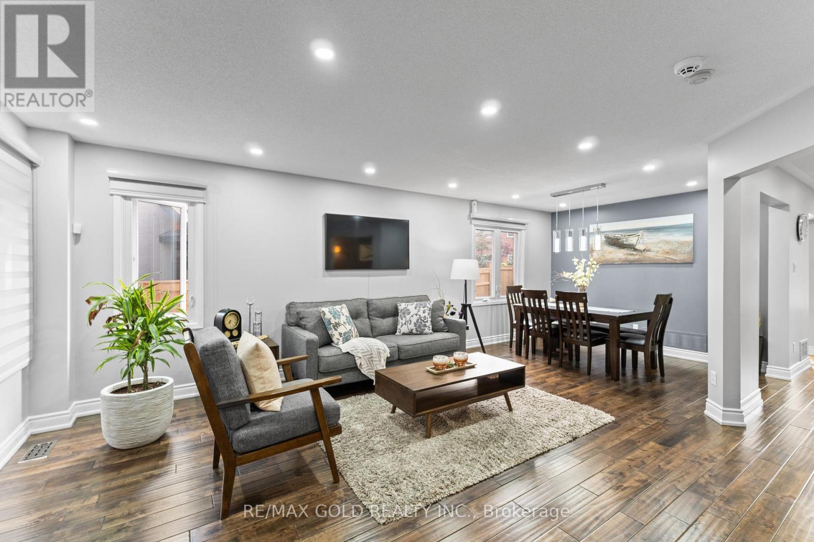14 Twisted Oak Street, Brampton, Ontario  L6R 1T1 - Photo 7 - W12203195