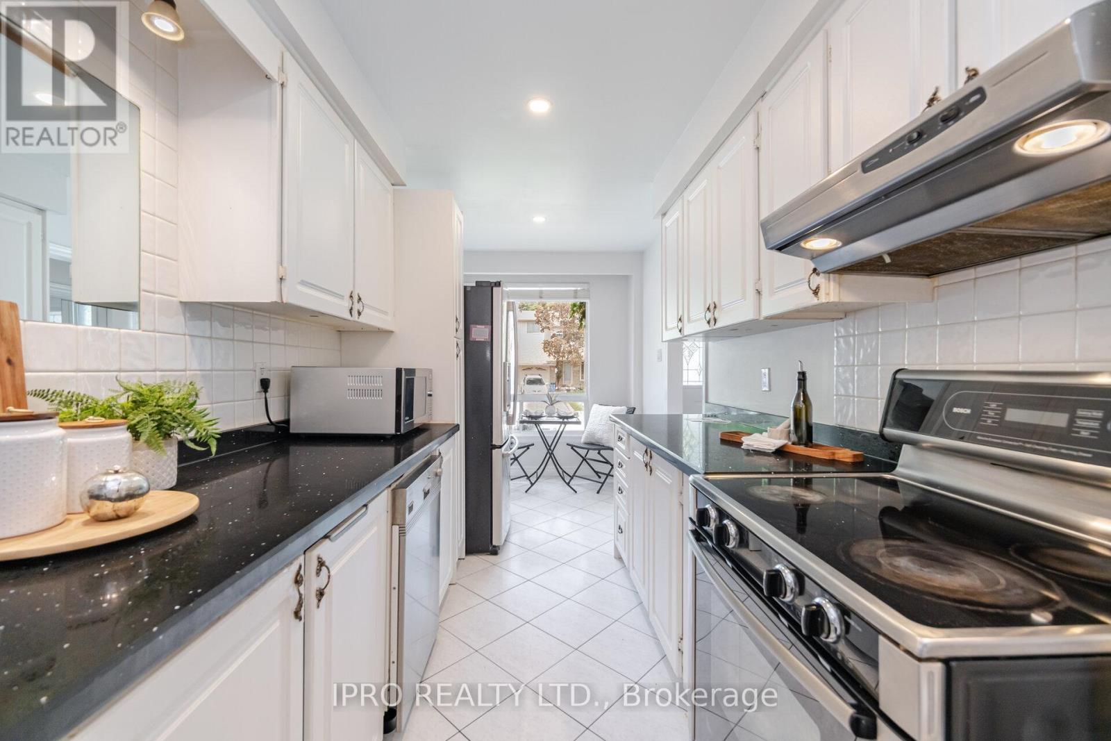 734 Briar Crescent, Milton, Ontario  L9T 3Z8 - Photo 13 - W12203237