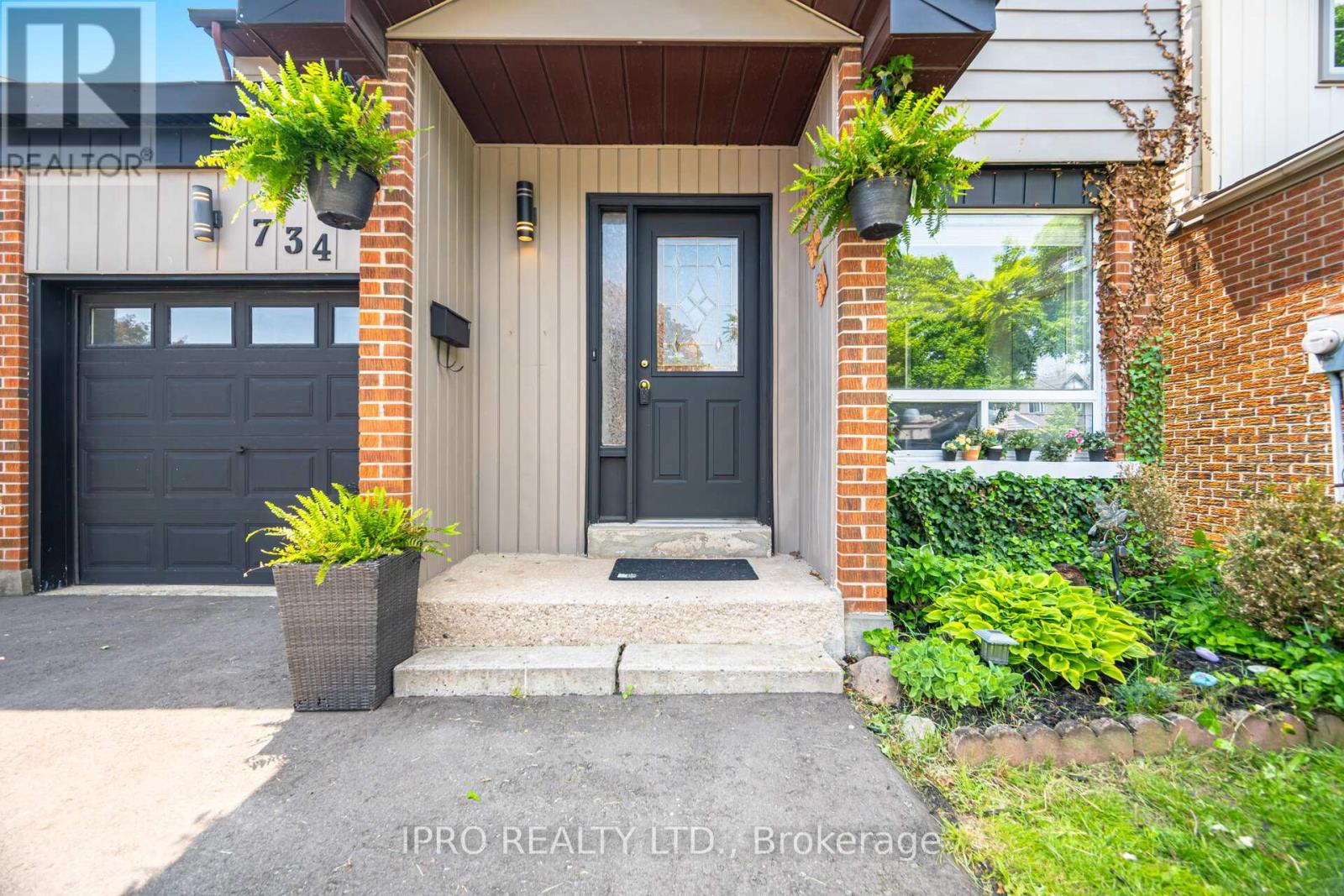 734 Briar Crescent, Milton, Ontario  L9T 3Z8 - Photo 3 - W12203237