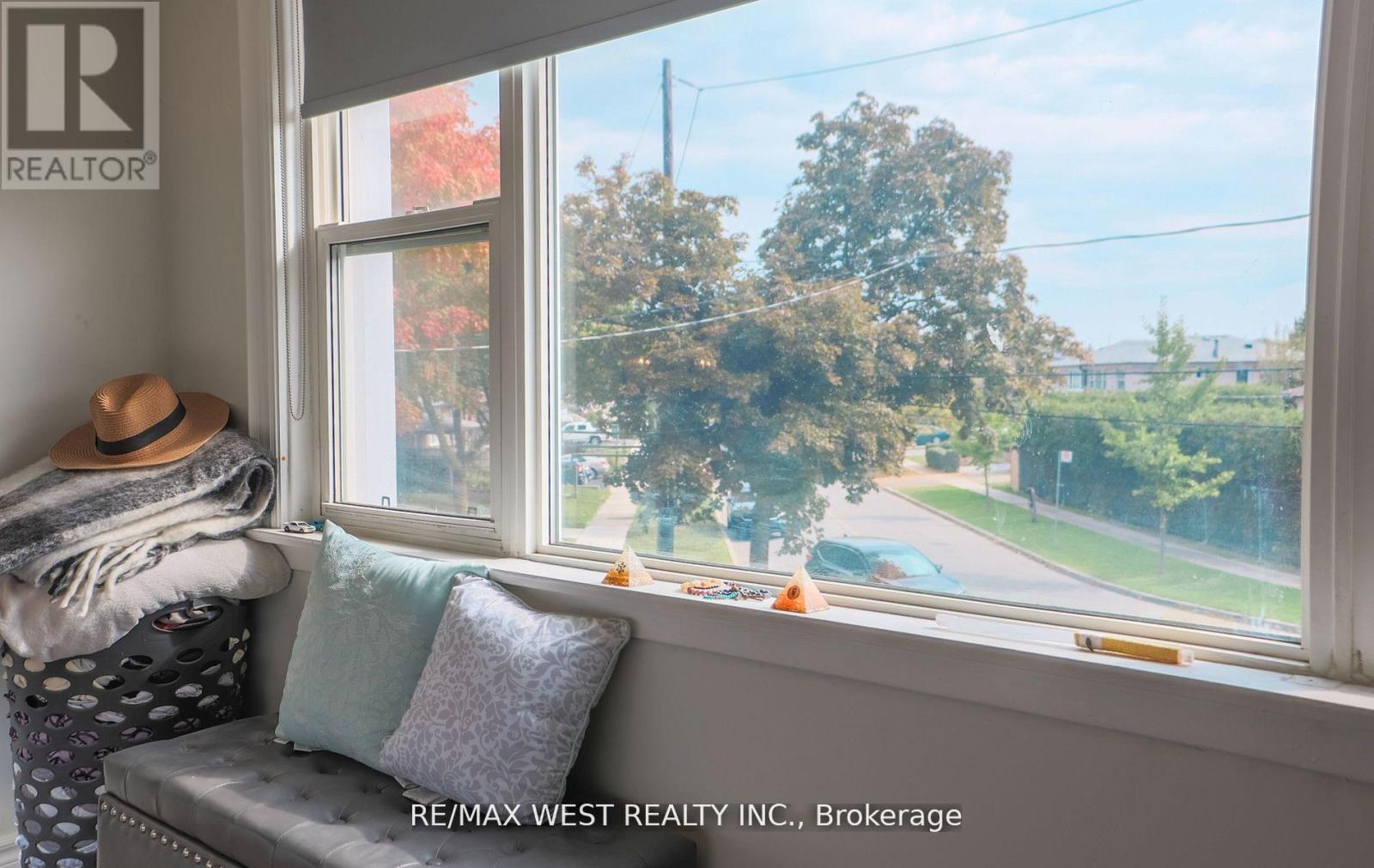 94 Primula Crescent, Toronto, Ontario  M9L 1K2 - Photo 15 - W12203239
