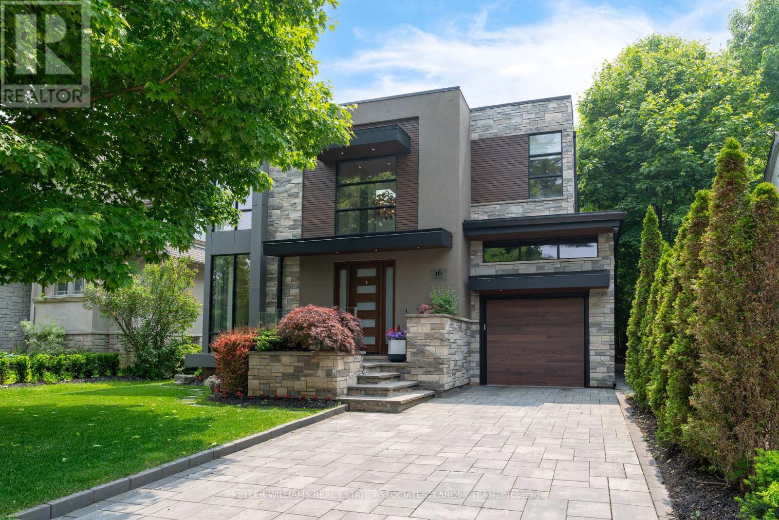 16 Maple Avenue S, Mississauga, Ontario  L5H 2R6 - Photo 1 - W12144938