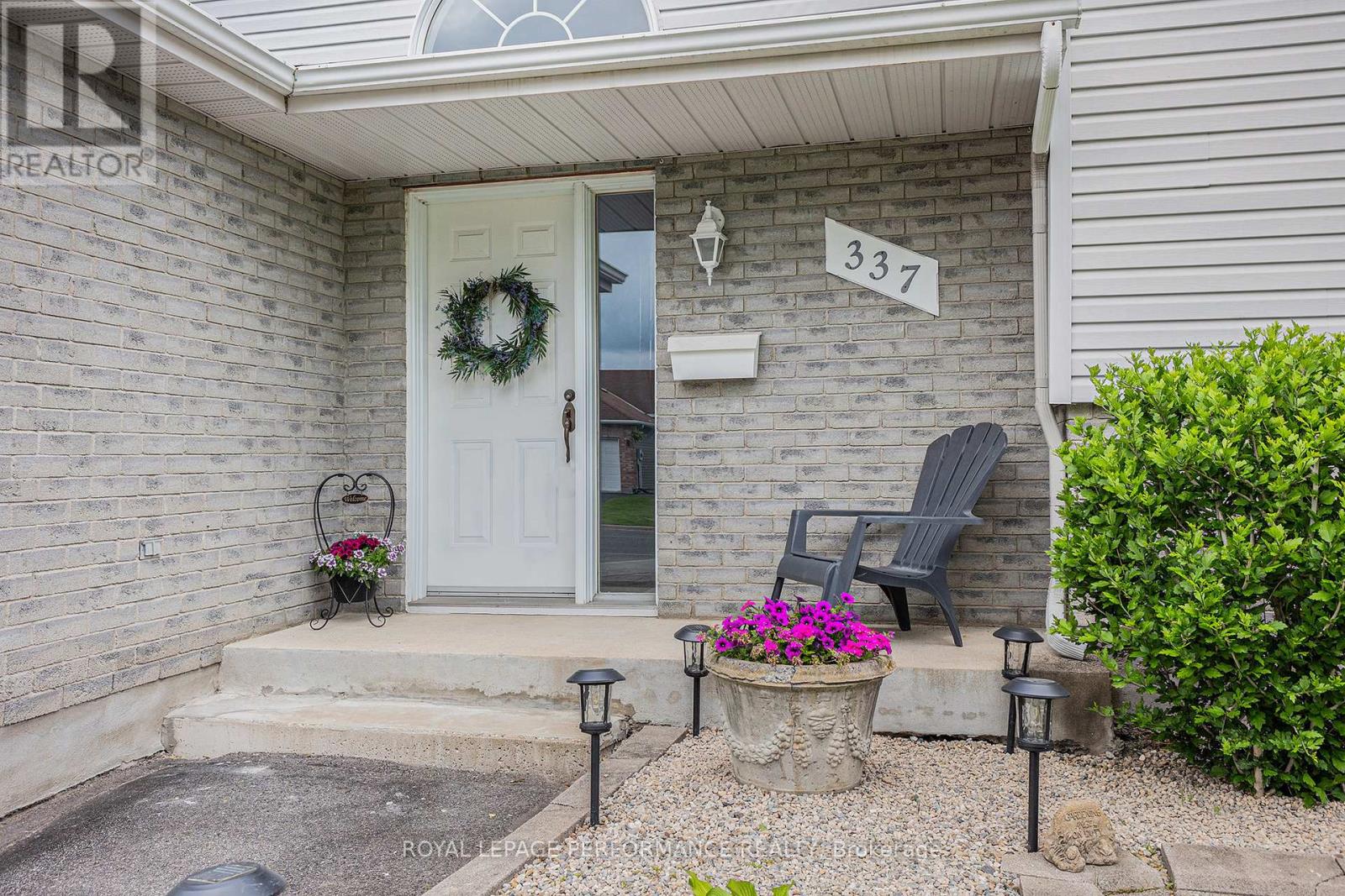 Property at 337 IVAN CRESCENT image 3