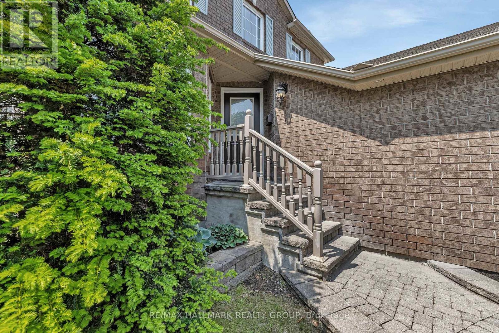 19 Langford Crescent, Ottawa, Ontario  K2K 2N5 - Photo 5 - X12203289