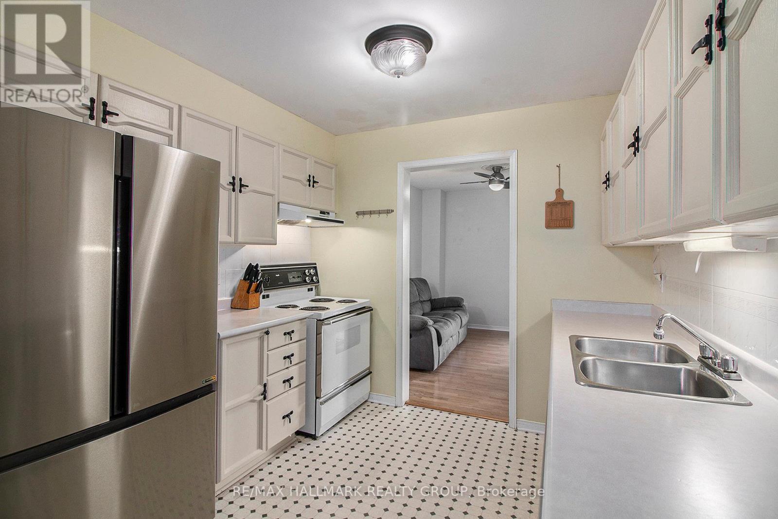 1435 Caravel Crescent, Ottawa, Ontario  K1E 3P5 - Photo 13 - X12203304