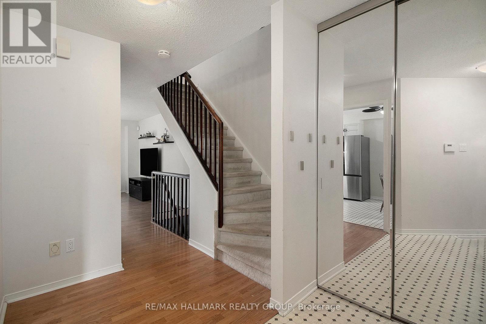 1435 Caravel Crescent, Ottawa, Ontario  K1E 3P5 - Photo 4 - X12203304