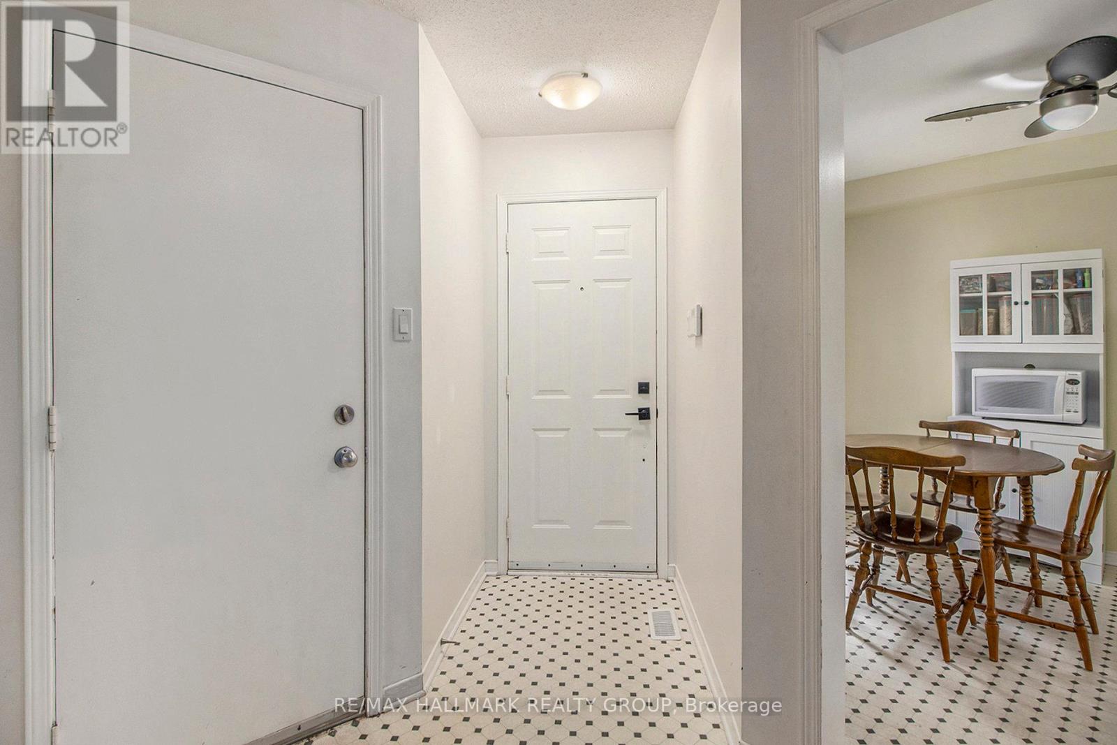 1435 Caravel Crescent, Ottawa, Ontario  K1E 3P5 - Photo 5 - X12203304
