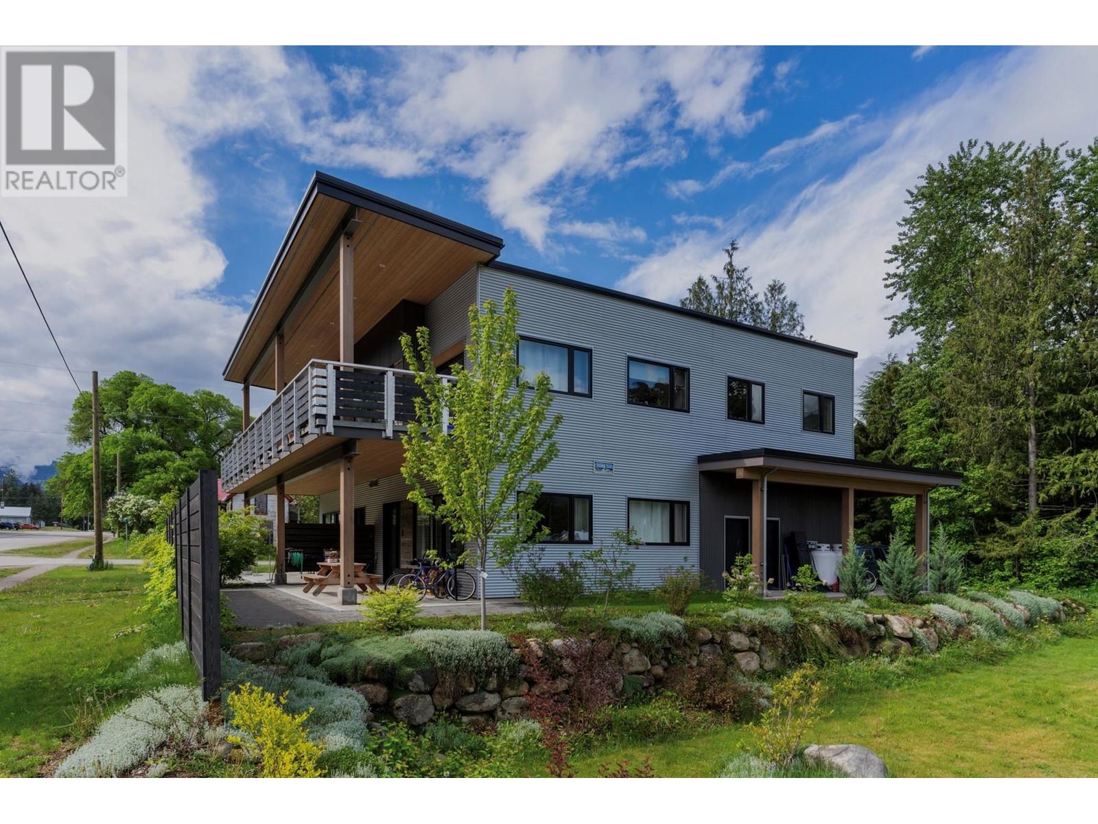 617 HAROLD Street, Slocan, British Columbia