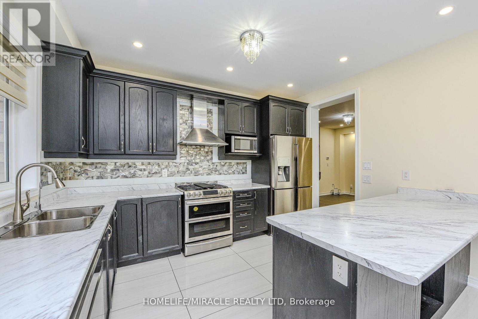 56 Monument Trail, Brampton, Ontario  L7A 4M9 - Photo 16 - W12202104