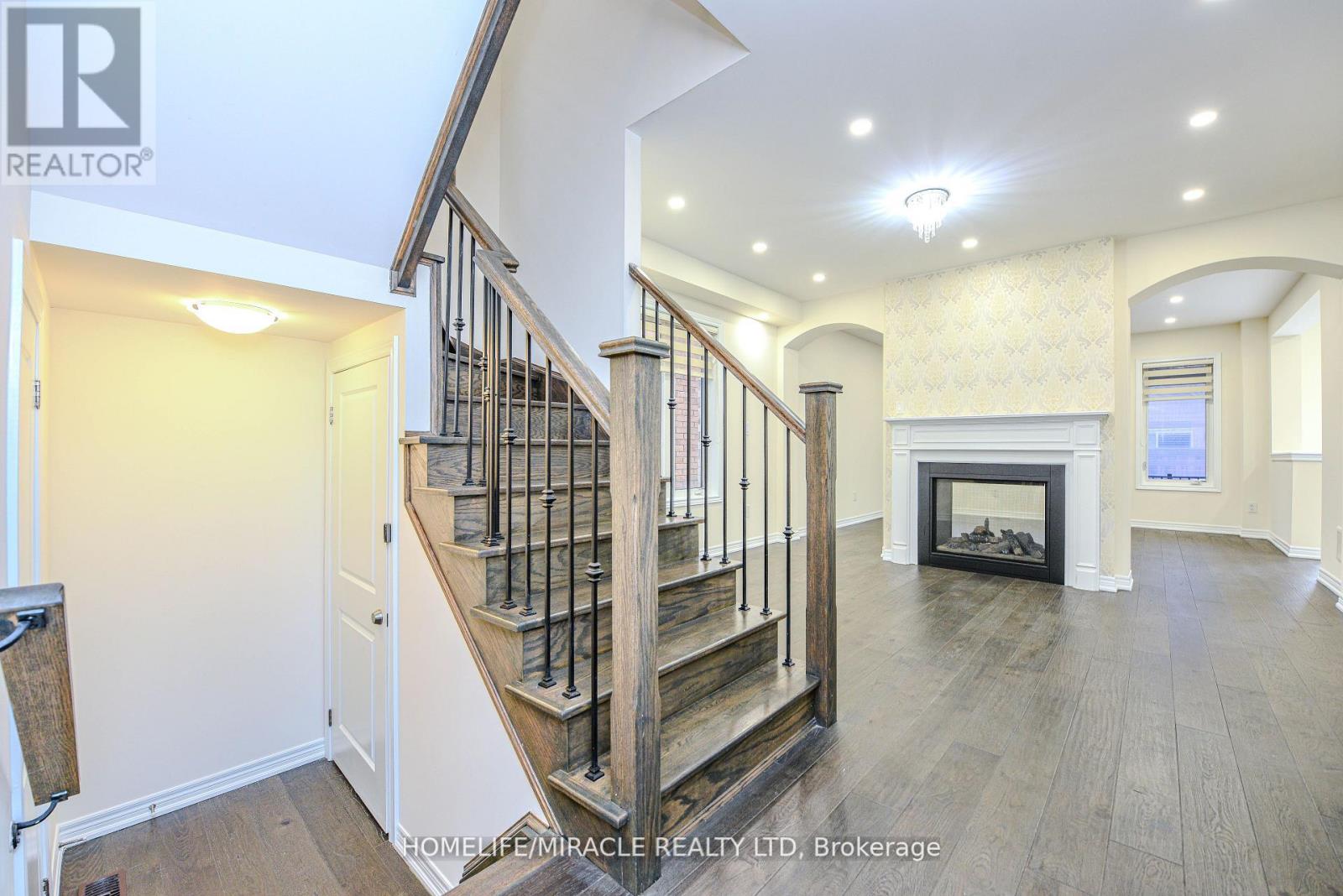 56 Monument Trail, Brampton, Ontario  L7A 4M9 - Photo 5 - W12202104